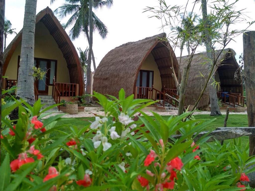 Karimun Lumbung Hotel Karimunjawa Exterior photo